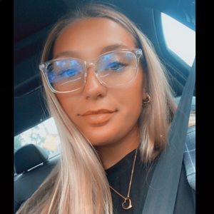 Meet your Posher, Gabriela